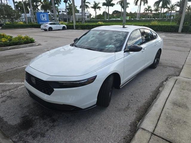 Photo of 2025 Platinum White Pearl Honda Accord Hybrid