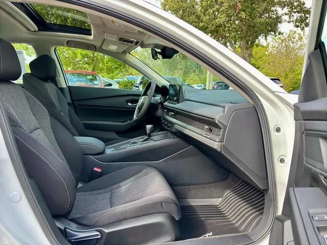 Photo of 2025 Platinum White Honda Accord