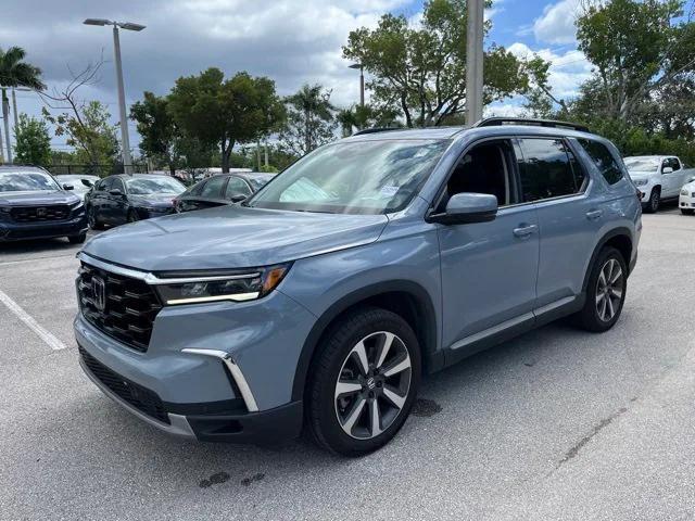 Photo of 2023 Gray Honda Pilot