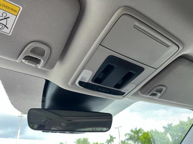 Photo of 2023 Gray Honda Pilot