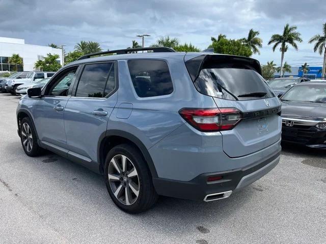 Photo of 2023 Gray Honda Pilot
