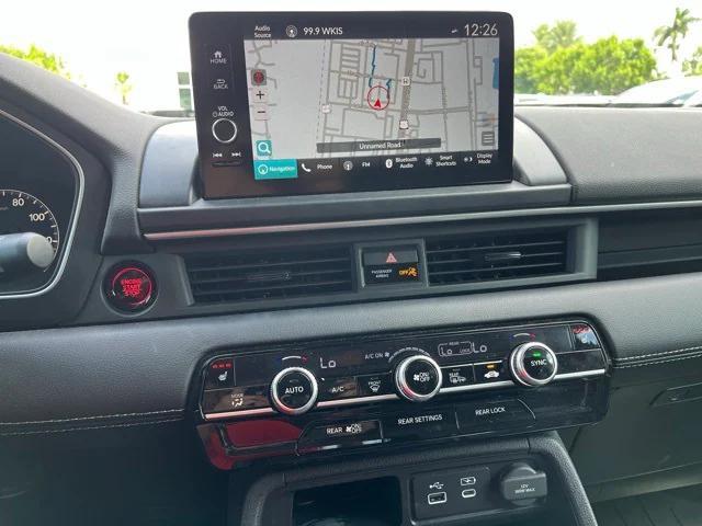 Photo of 2023 Gray Honda Pilot