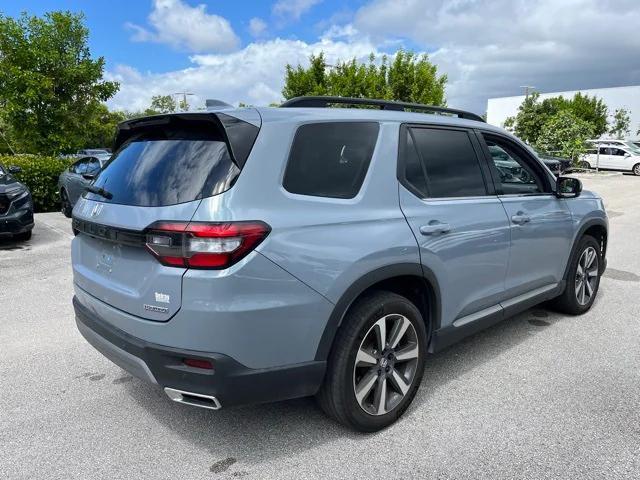 Photo of 2023 Gray Honda Pilot