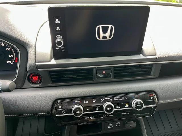 Photo of 2025 Platinum White Honda Pilot