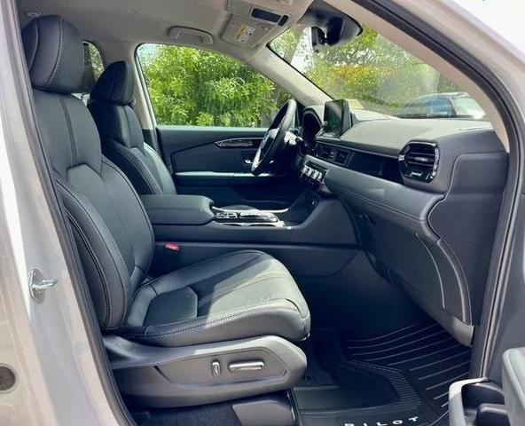 Photo of 2025 Platinum White Honda Pilot