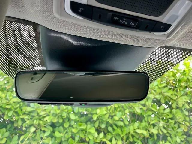 Photo of 2025 Platinum White Honda Pilot