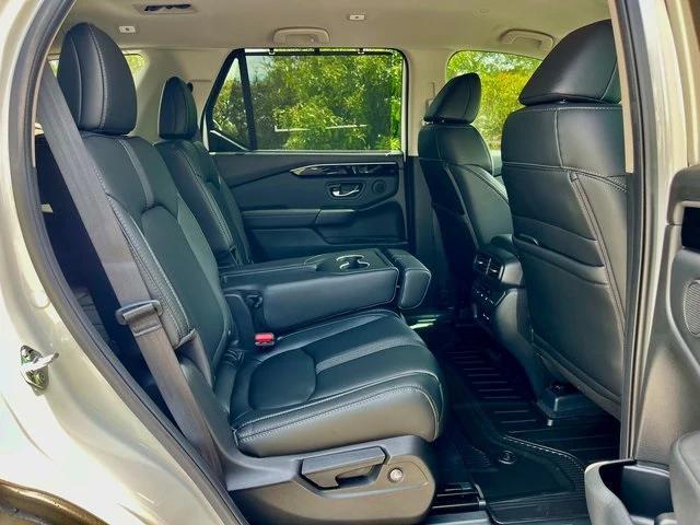 Photo of 2025 Platinum White Honda Pilot