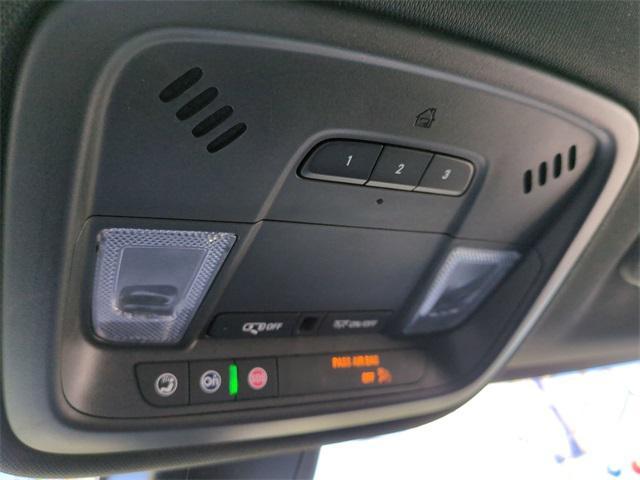 Photo of 2022 Summit White Chevrolet Traverse