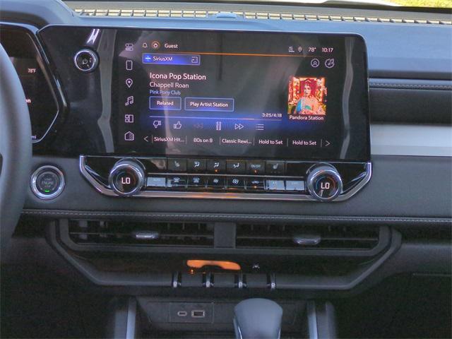 Photo of 2025 Summit White Chevrolet Colorado