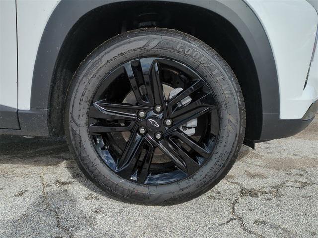 Photo of 2025 Summit White Chevrolet Trax