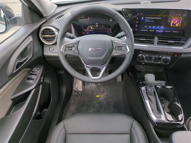 Photo of 2025 Summit White Chevrolet Trax