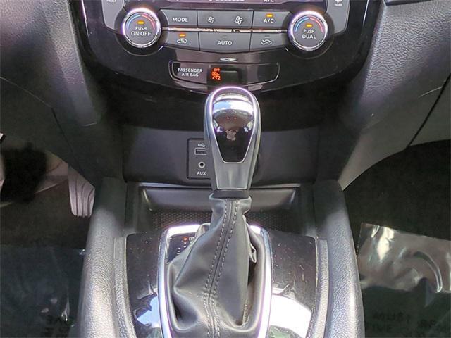 Photo of 2017 Gun Metallic Nissan Rogue
