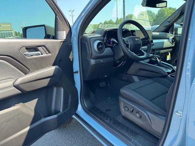 Photo of 2025 Snowdrift Metallic Chevrolet Colorado