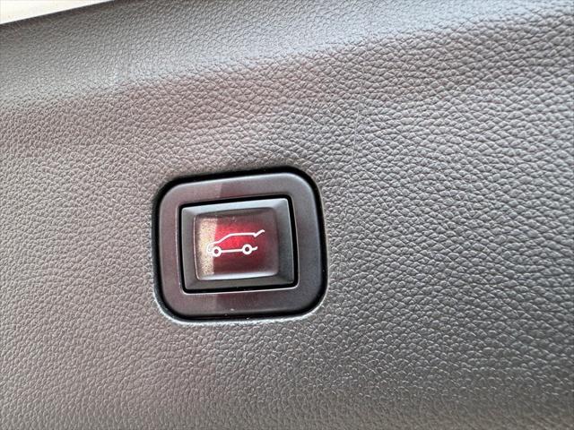 Photo of 2021 White Frost Tricoat Buick Enclave