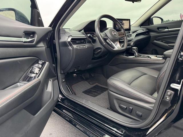 Photo of 2024 Super Black Nissan Altima