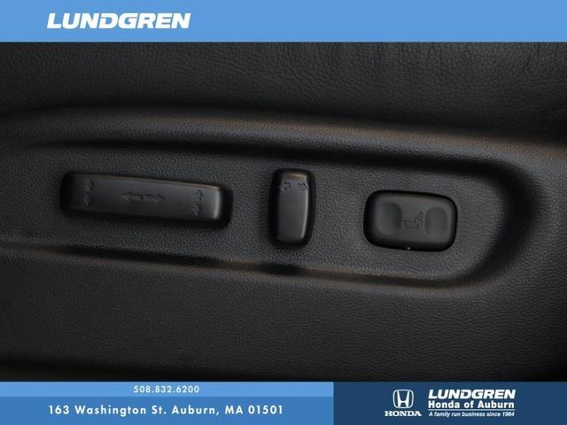 Photo of 2024 Platinum White Pearl Honda Passport
