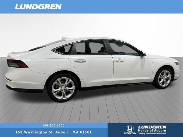 Photo of 2025 Platinum White Pearl Honda Accord