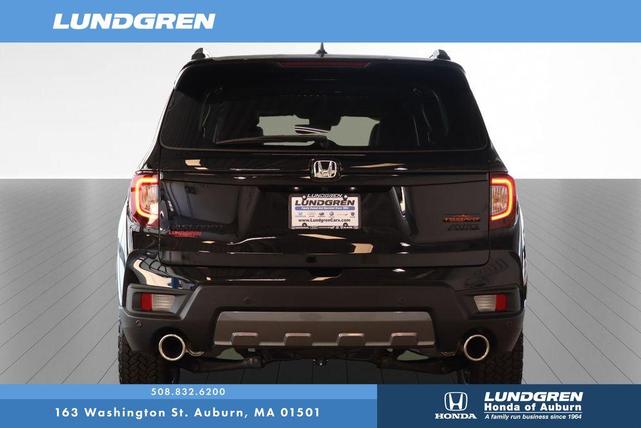 Photo of 2025 Crystal Black Pearl Honda Passport