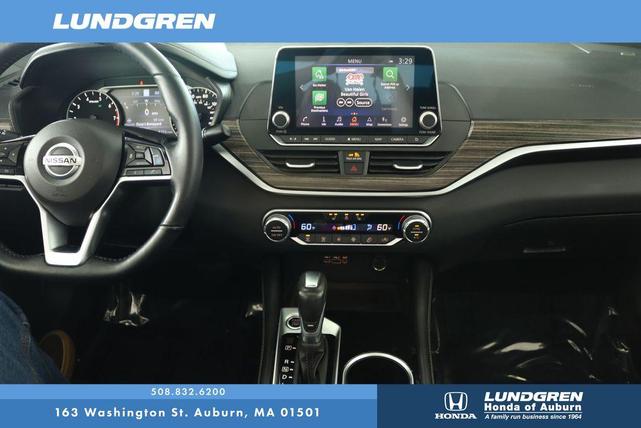 Photo of 2020 Black Nissan Altima