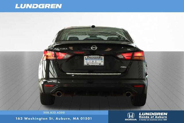 Photo of 2020 Black Nissan Altima