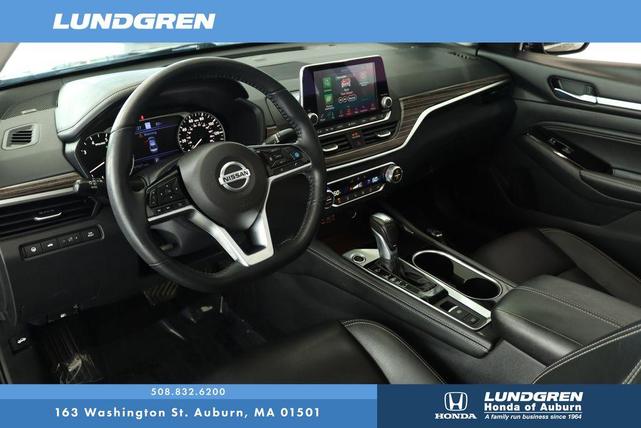 Photo of 2020 Black Nissan Altima