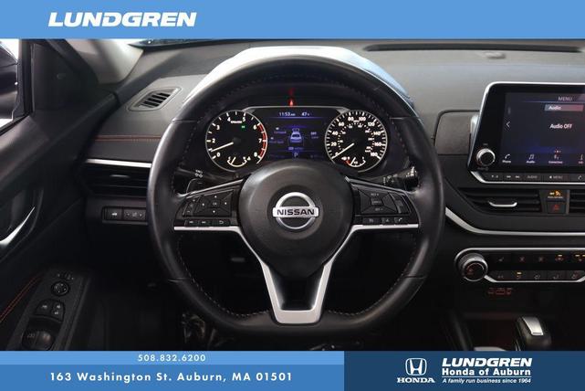 Photo of 2020 Black Nissan Altima