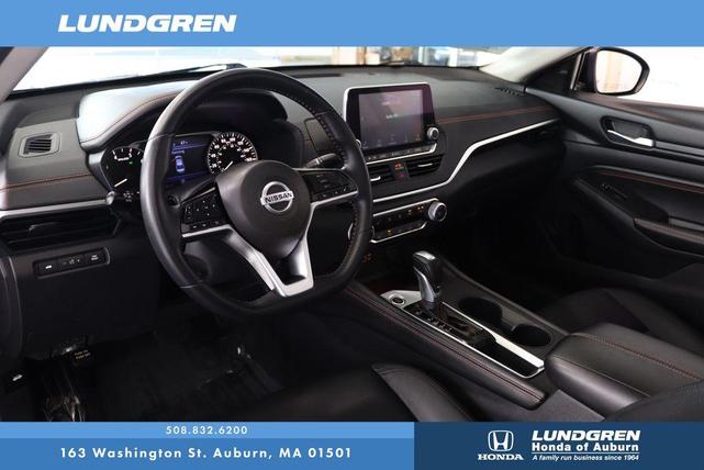 Photo of 2020 Black Nissan Altima