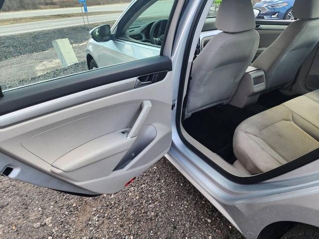 Photo of 2017 Reflex Silver Metallic Volkswagen Passat