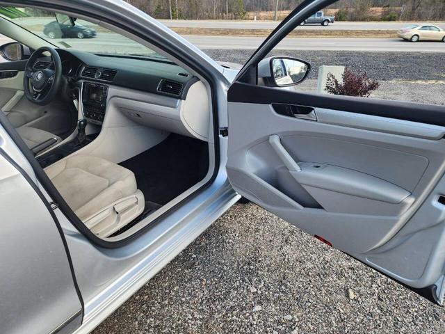 Photo of 2017 Reflex Silver Metallic Volkswagen Passat