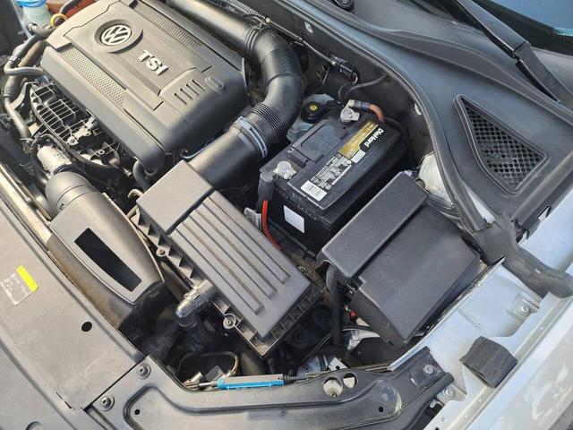 Photo of 2017 Reflex Silver Metallic Volkswagen Passat