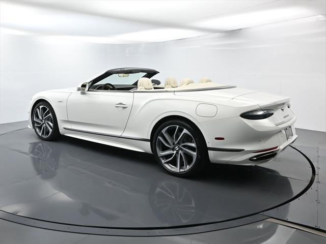 Photo of 2025 Glacier White Bentley Continental GT