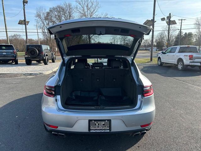 Photo of 2015 Rhodium Silver Metallic Porsche Macan