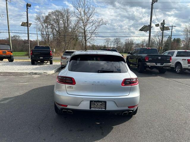 Photo of 2015 Rhodium Silver Metallic Porsche Macan