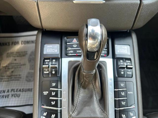 Photo of 2015 Rhodium Silver Metallic Porsche Macan