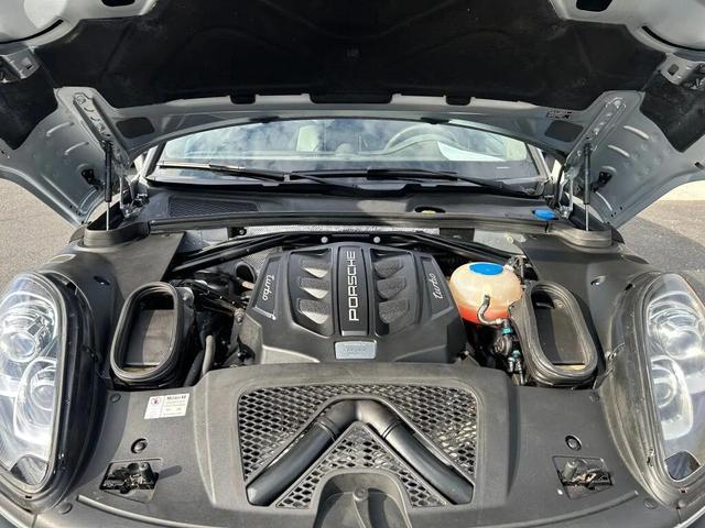 Photo of 2015 Rhodium Silver Metallic Porsche Macan