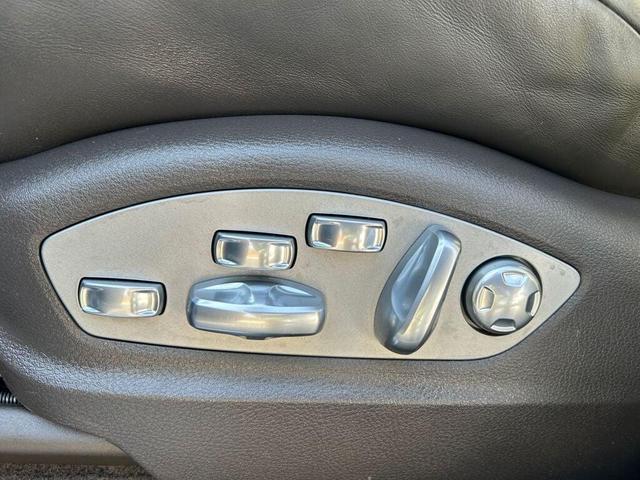 Photo of 2015 Rhodium Silver Metallic Porsche Macan