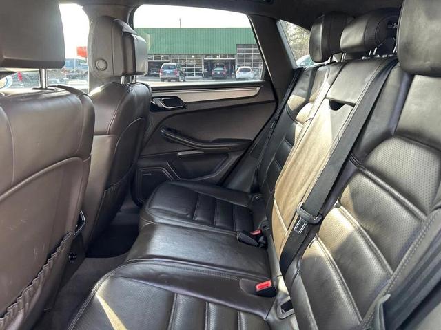 Photo of 2015 Rhodium Silver Metallic Porsche Macan