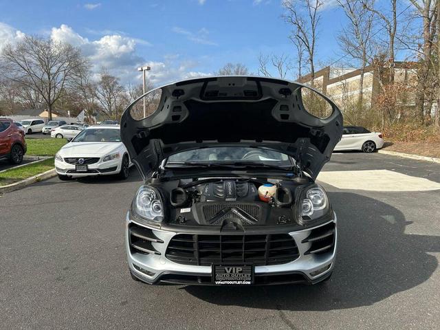 Photo of 2015 Rhodium Silver Metallic Porsche Macan