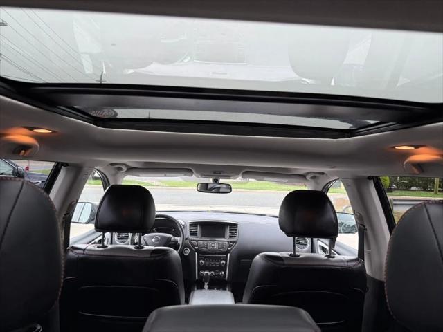 Photo of 2019 Magnetic Black Pearl Nissan Pathfinder