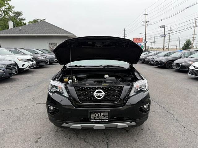 Photo of 2019 Magnetic Black Pearl Nissan Pathfinder