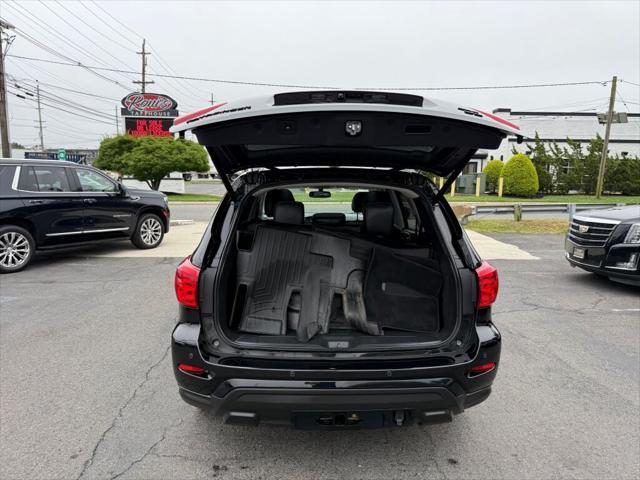 Photo of 2019 Magnetic Black Pearl Nissan Pathfinder