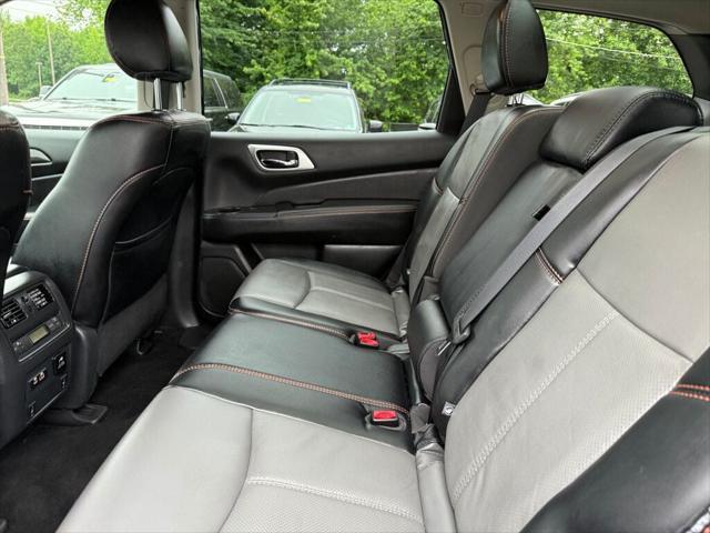 Photo of 2019 Magnetic Black Pearl Nissan Pathfinder