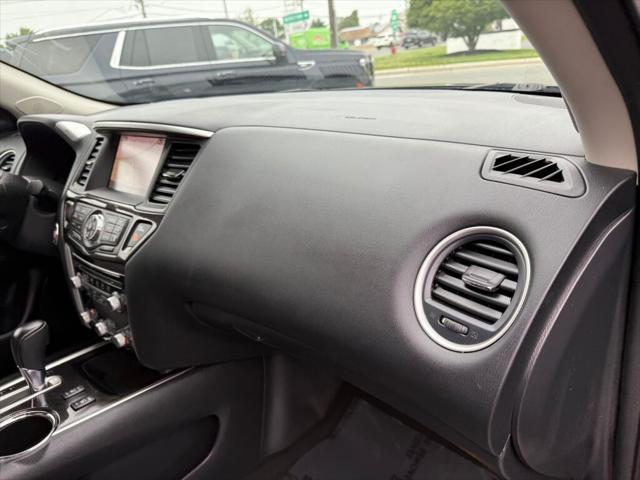 Photo of 2019 Magnetic Black Pearl Nissan Pathfinder