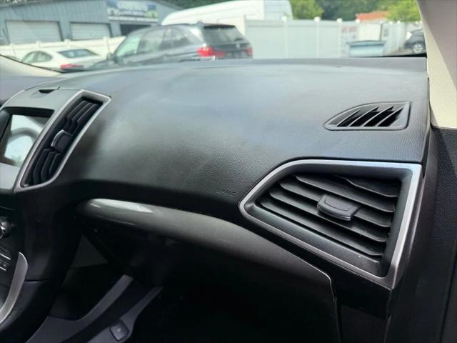 Photo of 2019 Blue Metallic Ford Edge