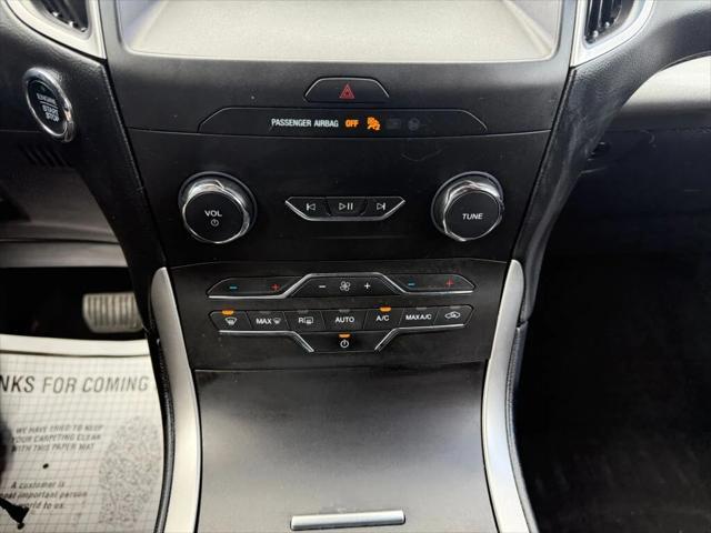 Photo of 2019 Blue Metallic Ford Edge