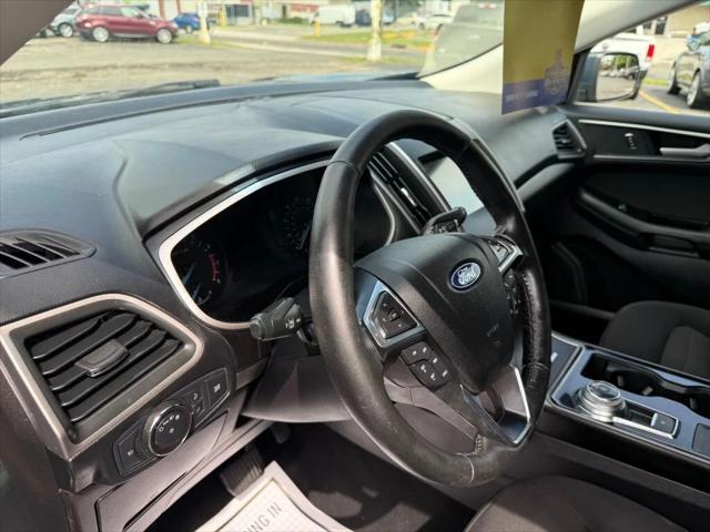 Photo of 2019 Blue Metallic Ford Edge