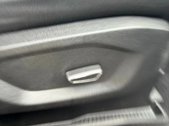 Photo of 2019 Blue Metallic Ford Edge