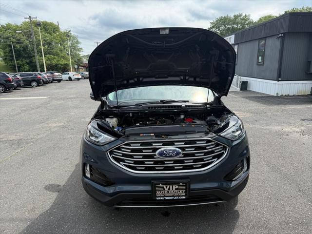Photo of 2019 Blue Metallic Ford Edge