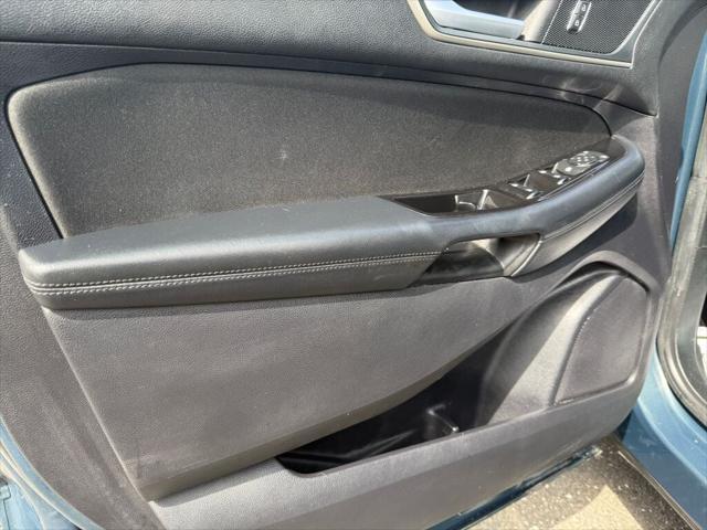 Photo of 2019 Blue Metallic Ford Edge