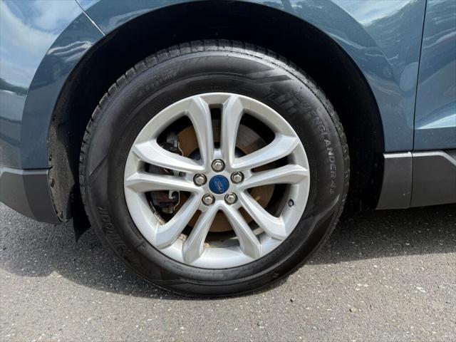 Photo of 2019 Blue Metallic Ford Edge